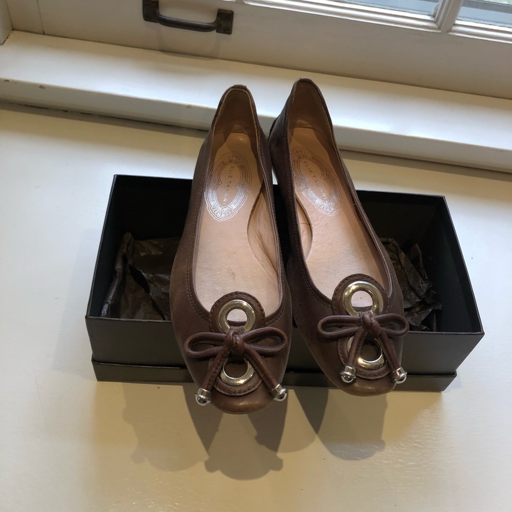 MOVING MAKE OFFER Tahari Janine driving flats